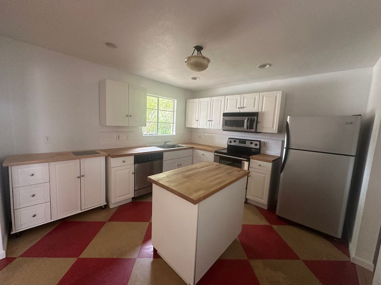 6725 E Sheridan St - Photo 7 of 30