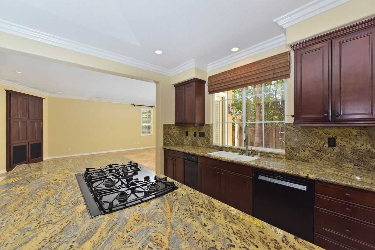 6941 Waters End Dr - Photo 4 of 29