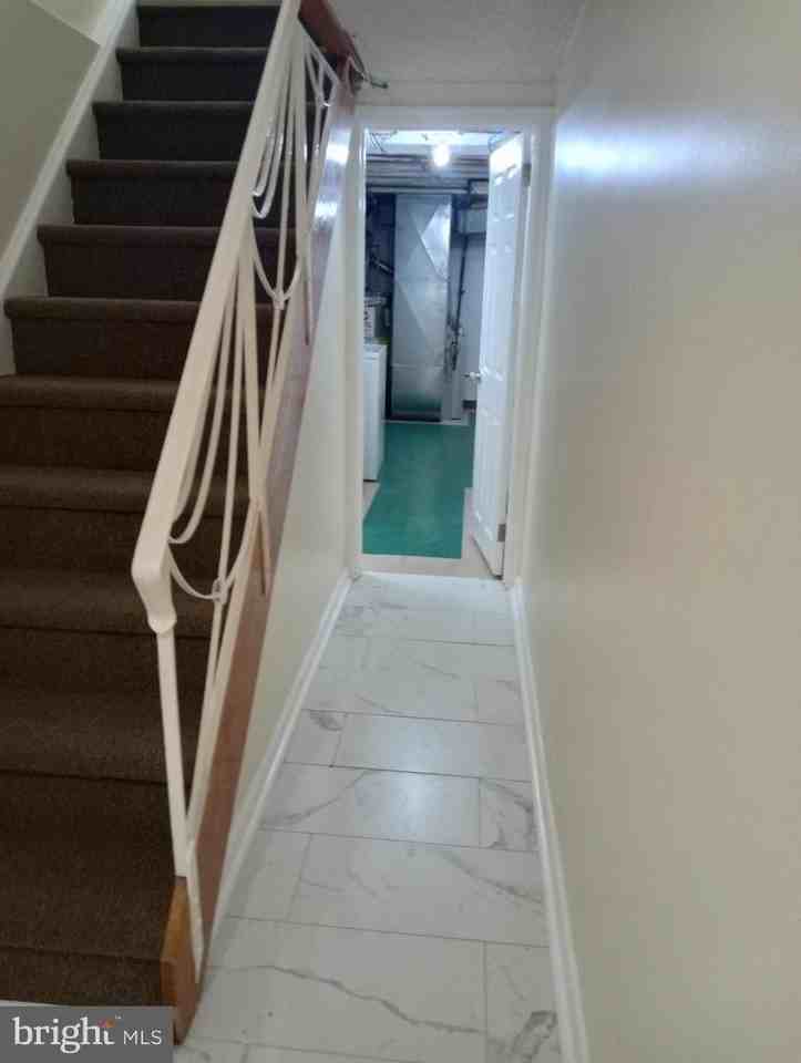 58 Suburban Ln - Photo 3 of 28
