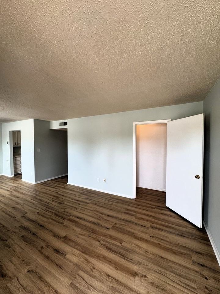 2226 Jonathan Dr Nw #C - Photo 2 of 15
