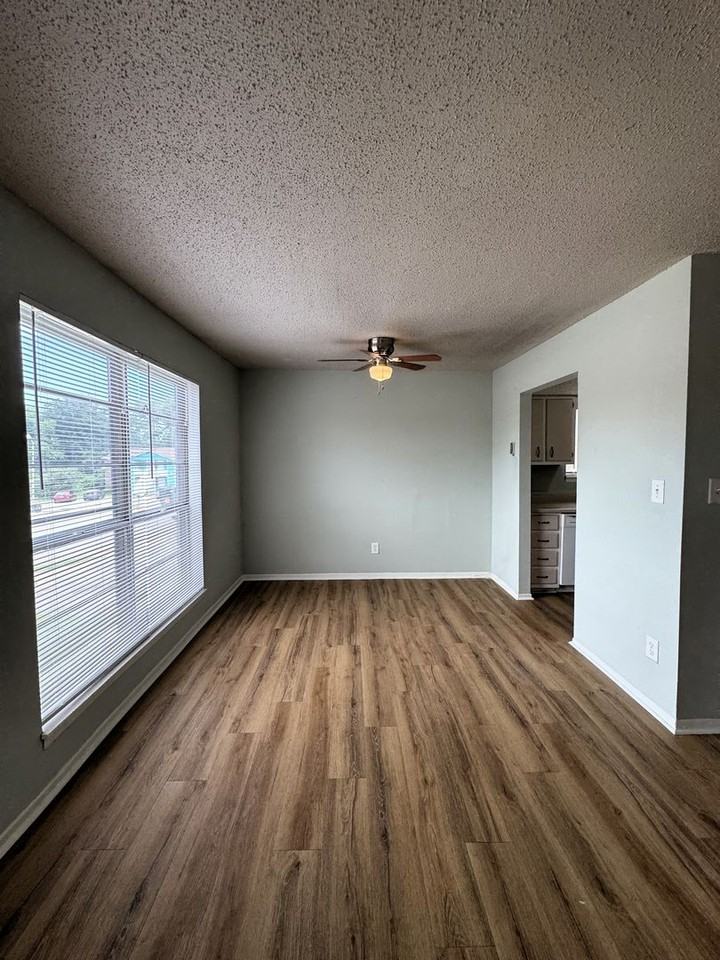 2226 Jonathan Dr Nw #C - Photo 4 of 15
