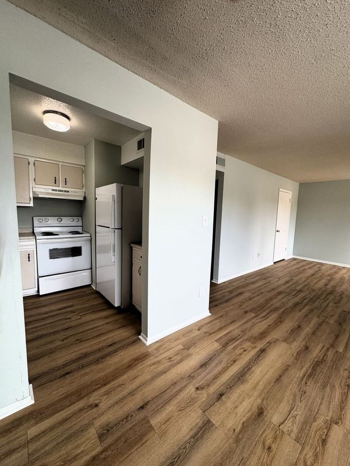 2226 Jonathan Dr Nw #C - Photo 5 of 15
