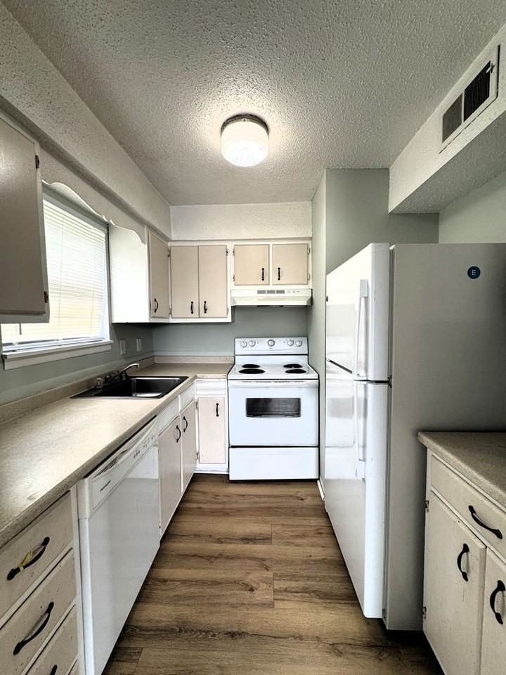 2226 Jonathan Dr Nw #C - Photo 6 of 15