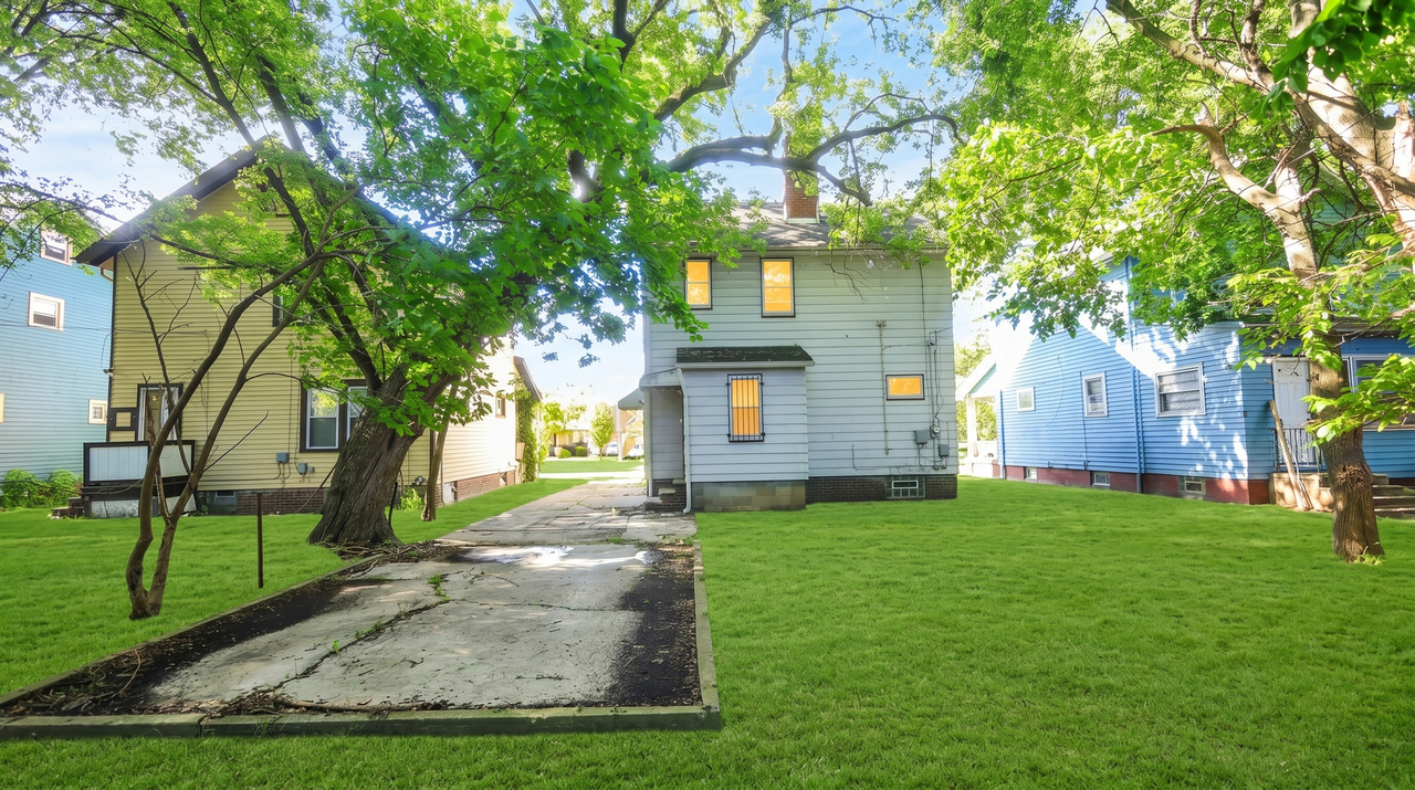 13721 Diana Ave - Photo 2 of 15