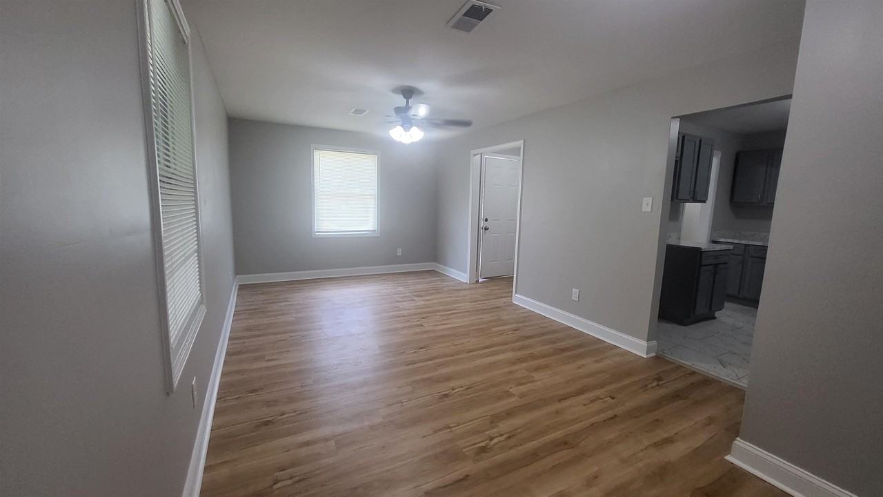 4220 Gailwood Ave - Photo 3 of 25