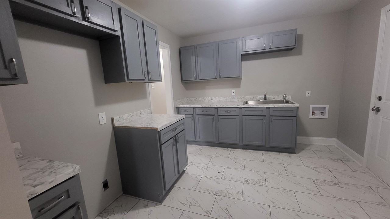 4220 Gailwood Ave - Photo 4 of 25