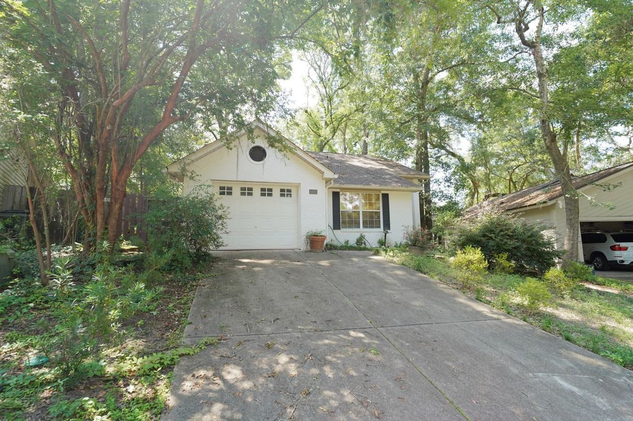 4472 Bayshore Cir - Photo 2 of 34