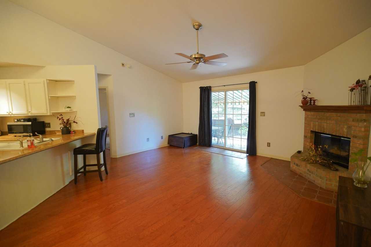4472 Bayshore Cir - Photo 3 of 34