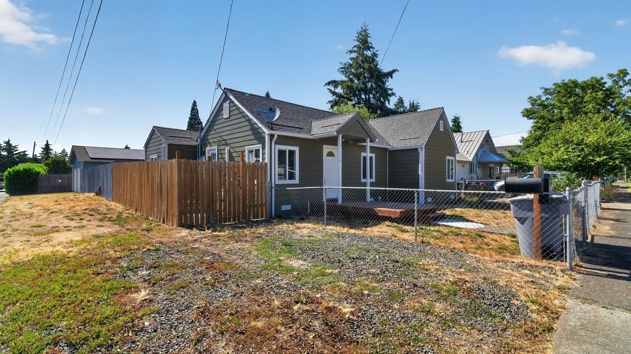 110N N 3rd St - Photo 2 of 32