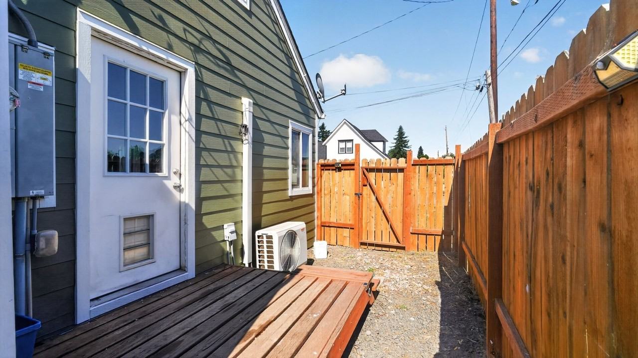 110N N 3rd St - Photo 4 of 32