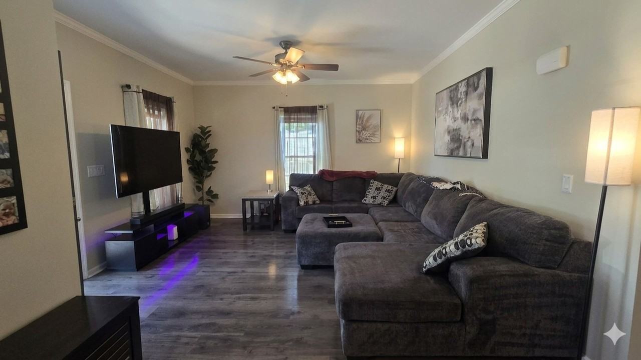 402 Gloucester Ave - Photo 2 of 23