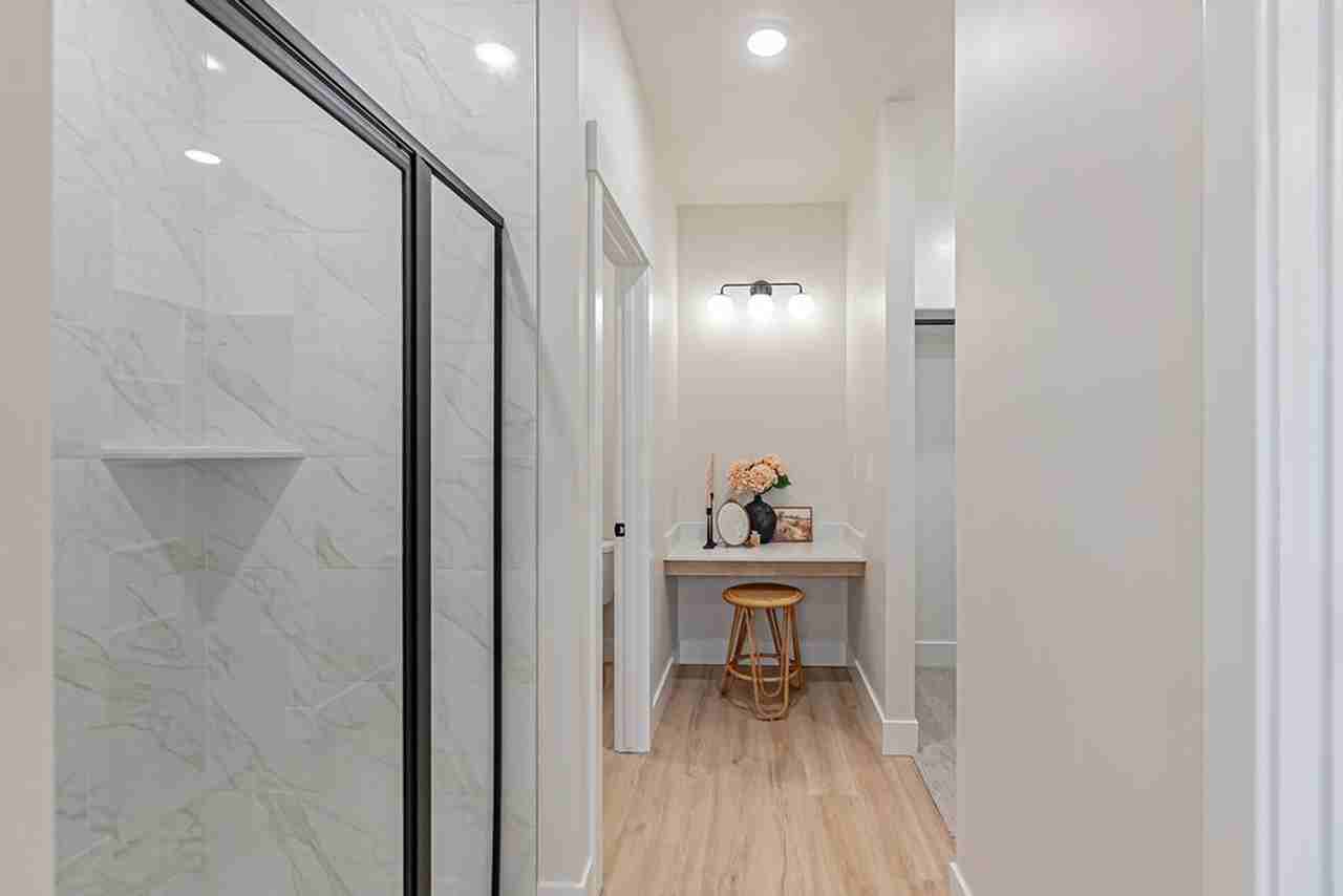 455 S Blue Spruce Ave - Photo 7 of 50