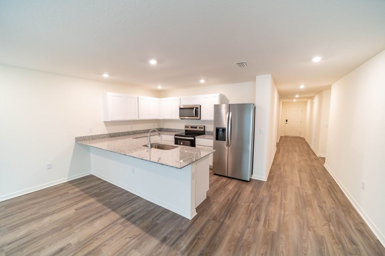 1860 Grand Ridge St - Photo 5 of 24