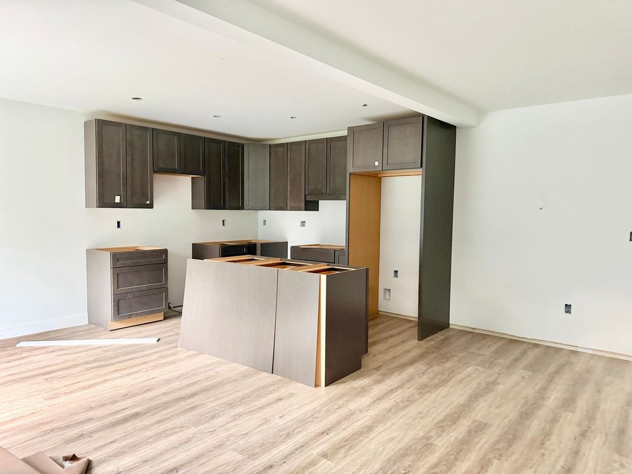 192 Center Rd - Photo 4 of 44