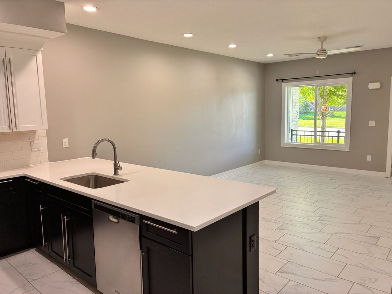 750 Se Westown Pkwy - Photo 6 of 37
