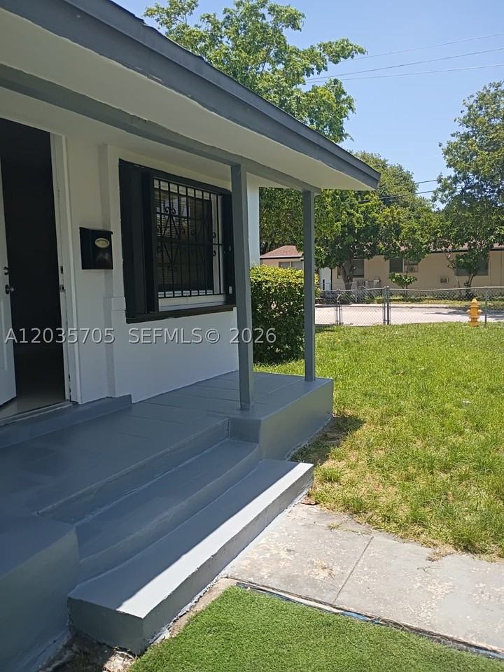 1101 Nw 55th Ter - Photo 3 of 17