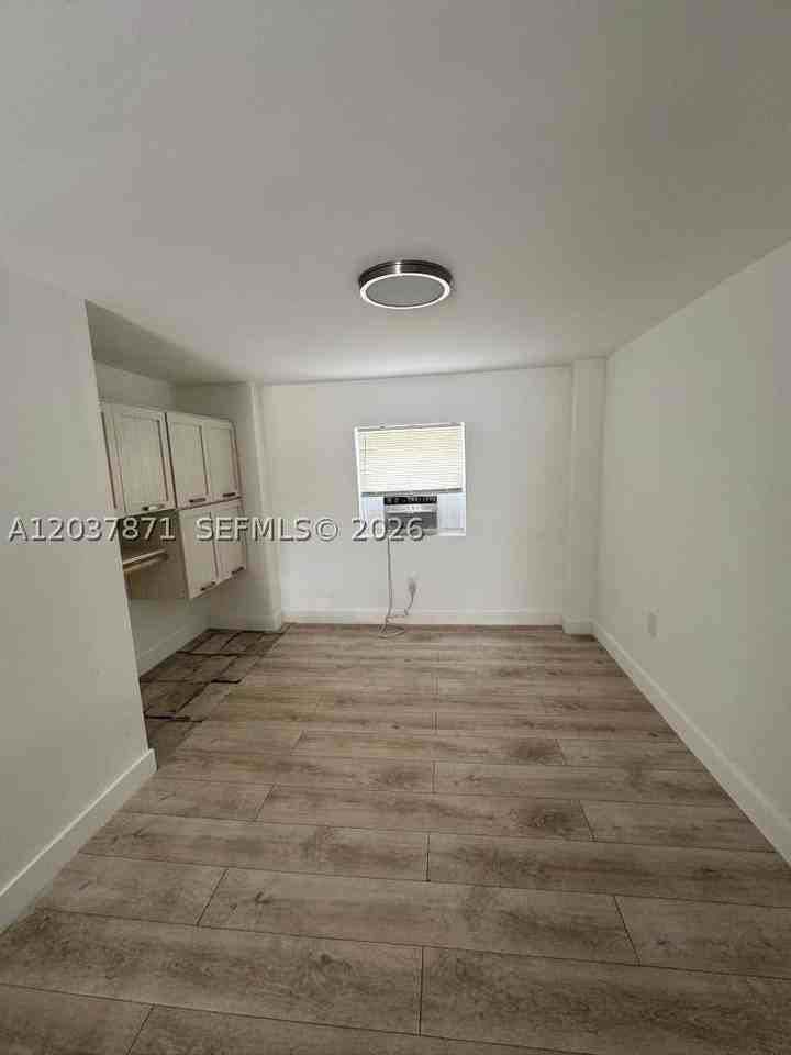 17301 Ne 19th Ave #3 - Photo 3 of 6