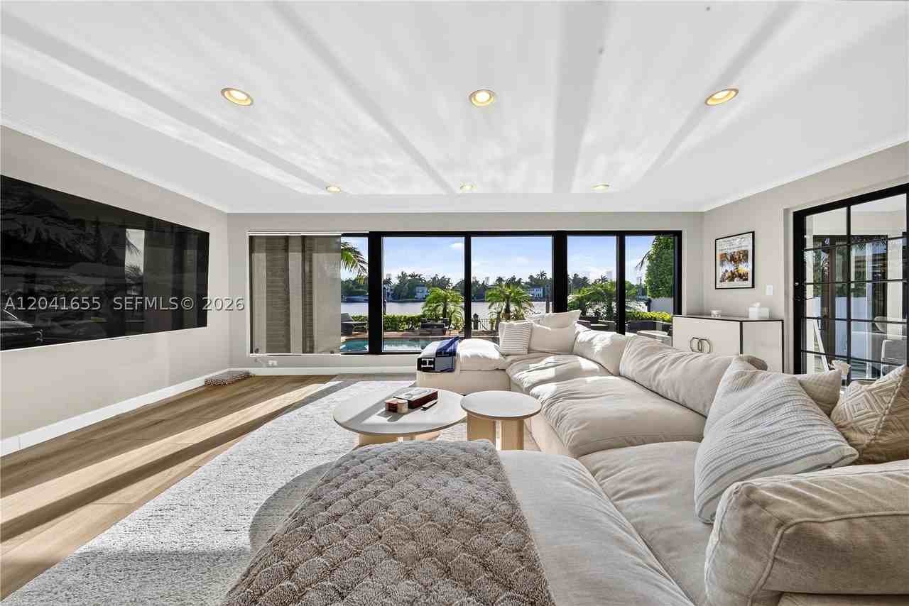 460 W Dilido Dr - Photo 3 of 50