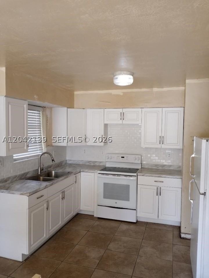 2901 Nw 50th St - Photo 2 of 21