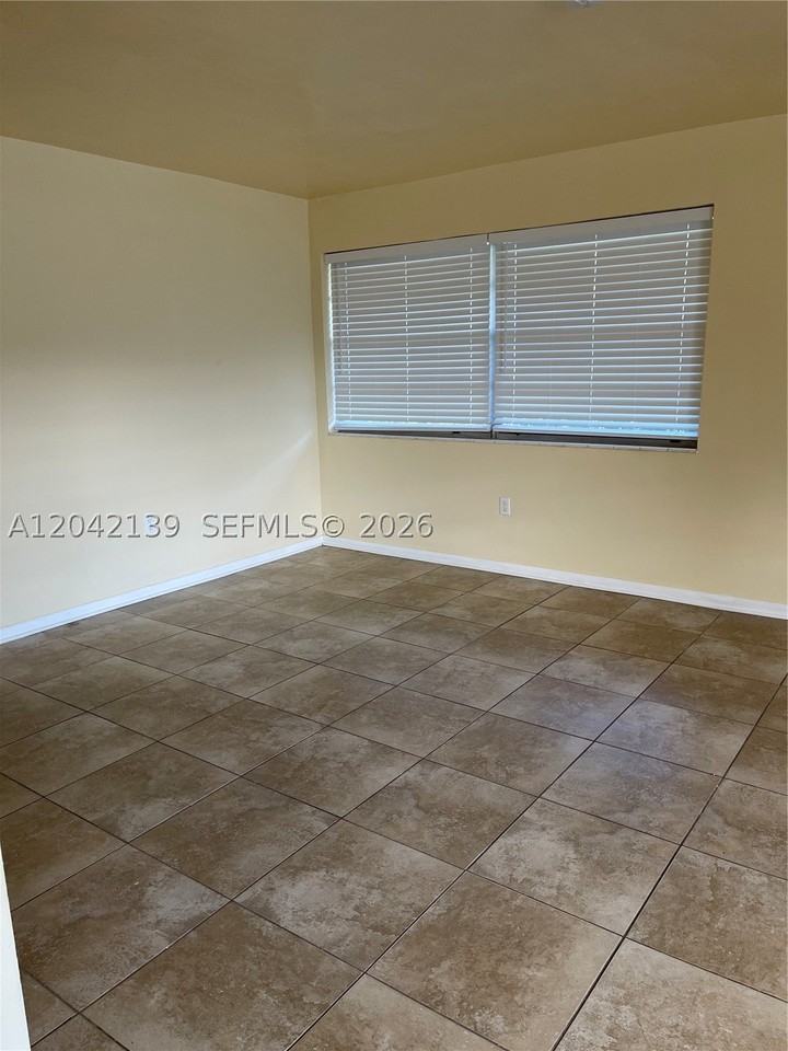 2901 Nw 50th St - Photo 5 of 21