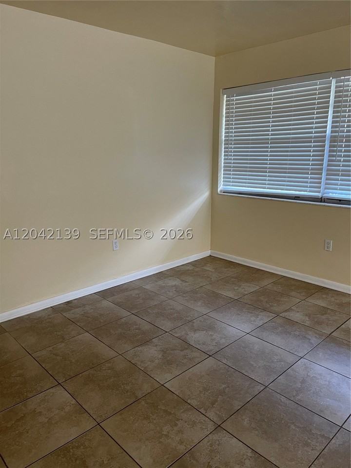 2901 Nw 50th St - Photo 6 of 21