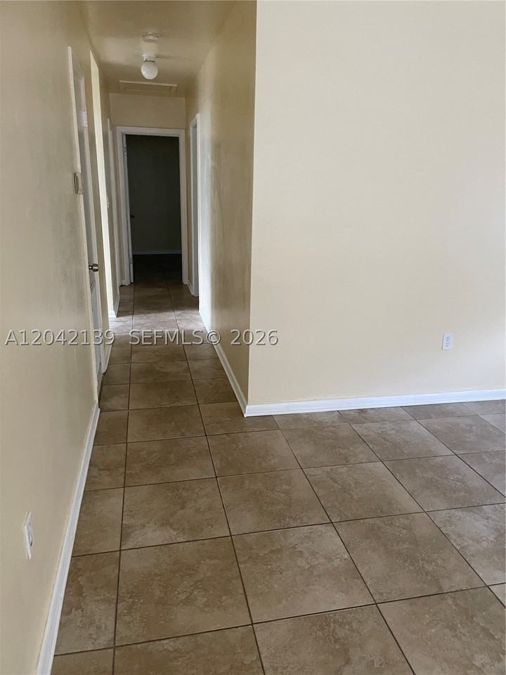 2901 Nw 50th St - Photo 7 of 21
