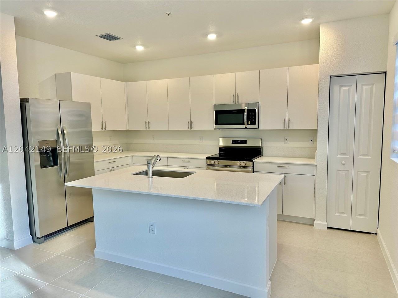 114 Sw 184th Pl #114 - Photo 3 of 24