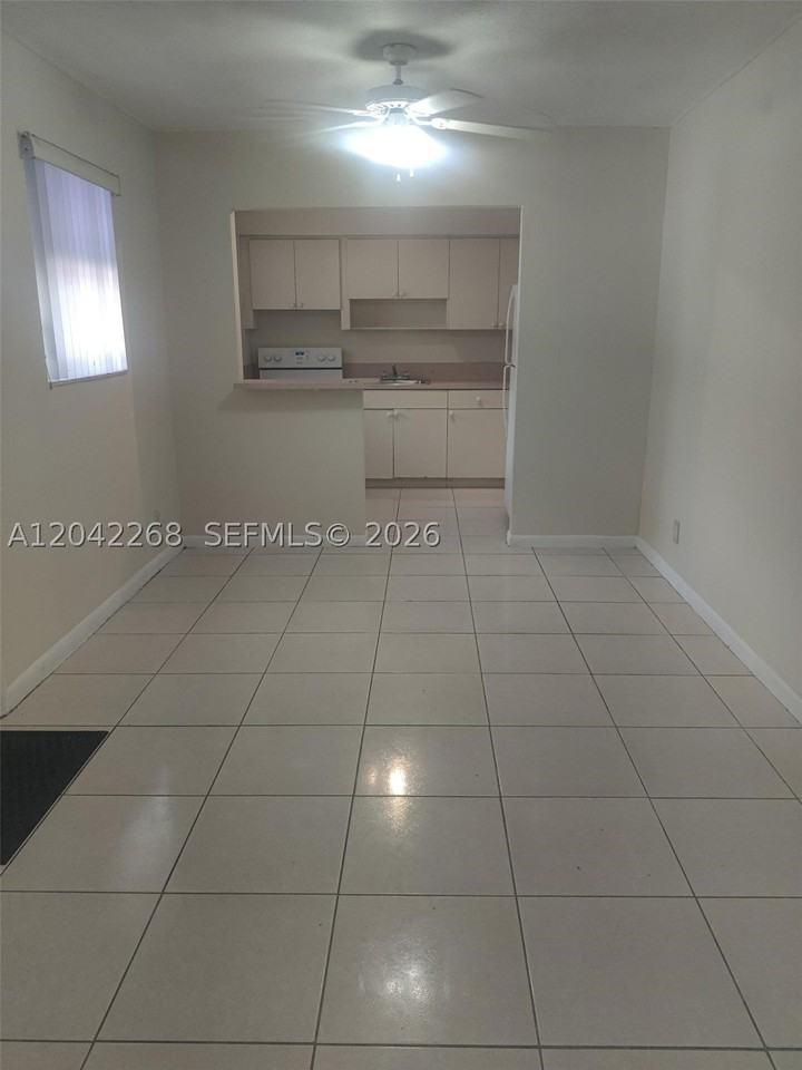 844 Sw 10th St #3 - Photo 3 of 14