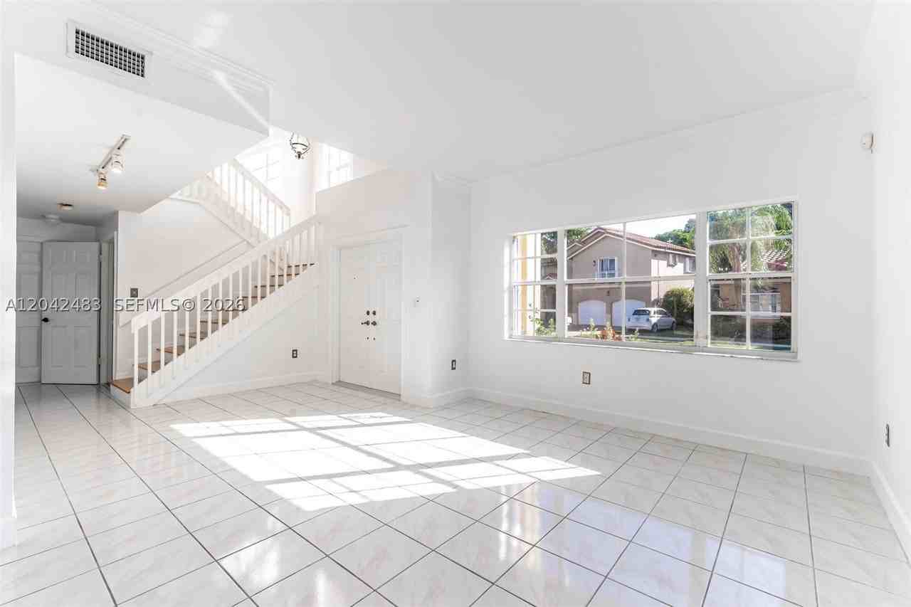 4671 Sw 154th Pl - Photo 4 of 31