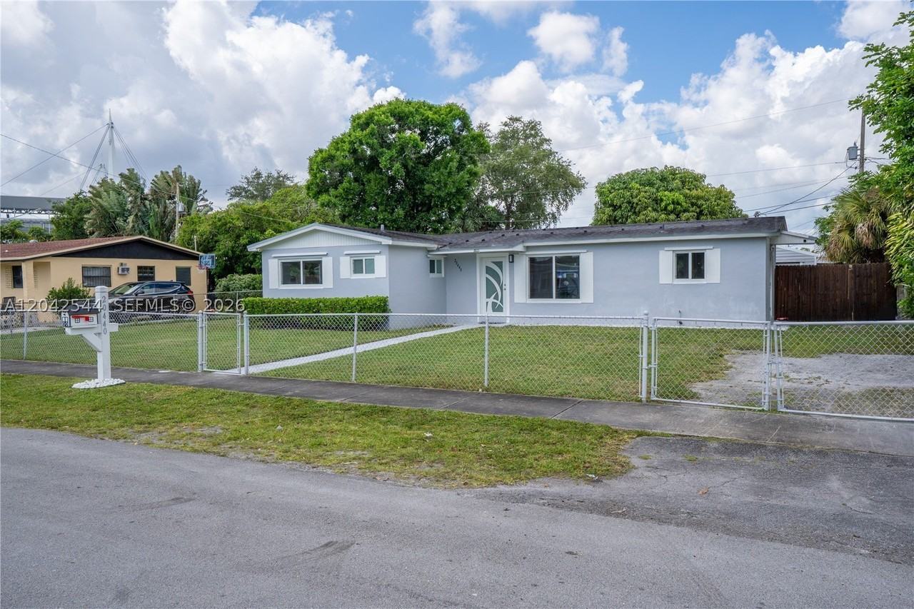 20440 Nw 20th Ct #0 - Photo 3 of 38