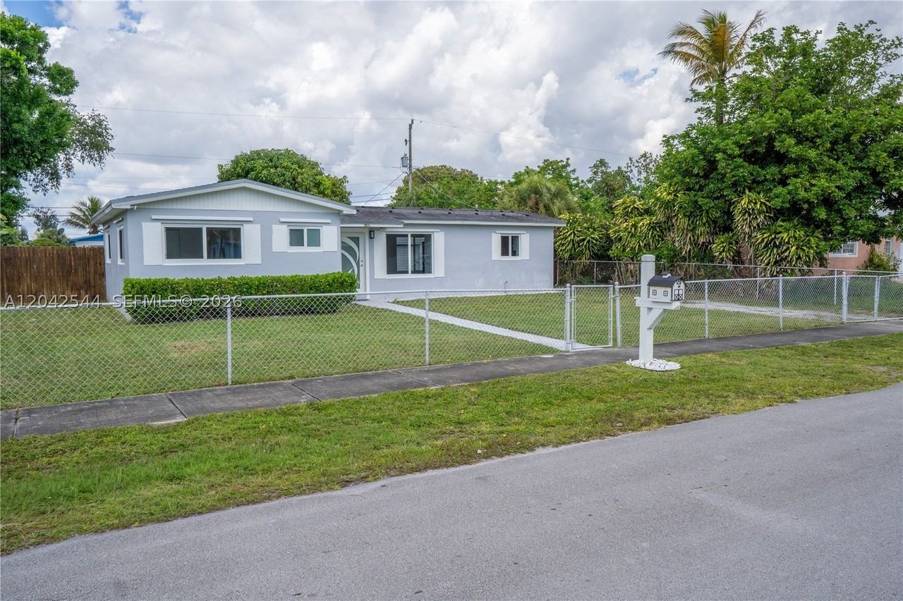 20440 Nw 20th Ct #0 - Photo 4 of 38
