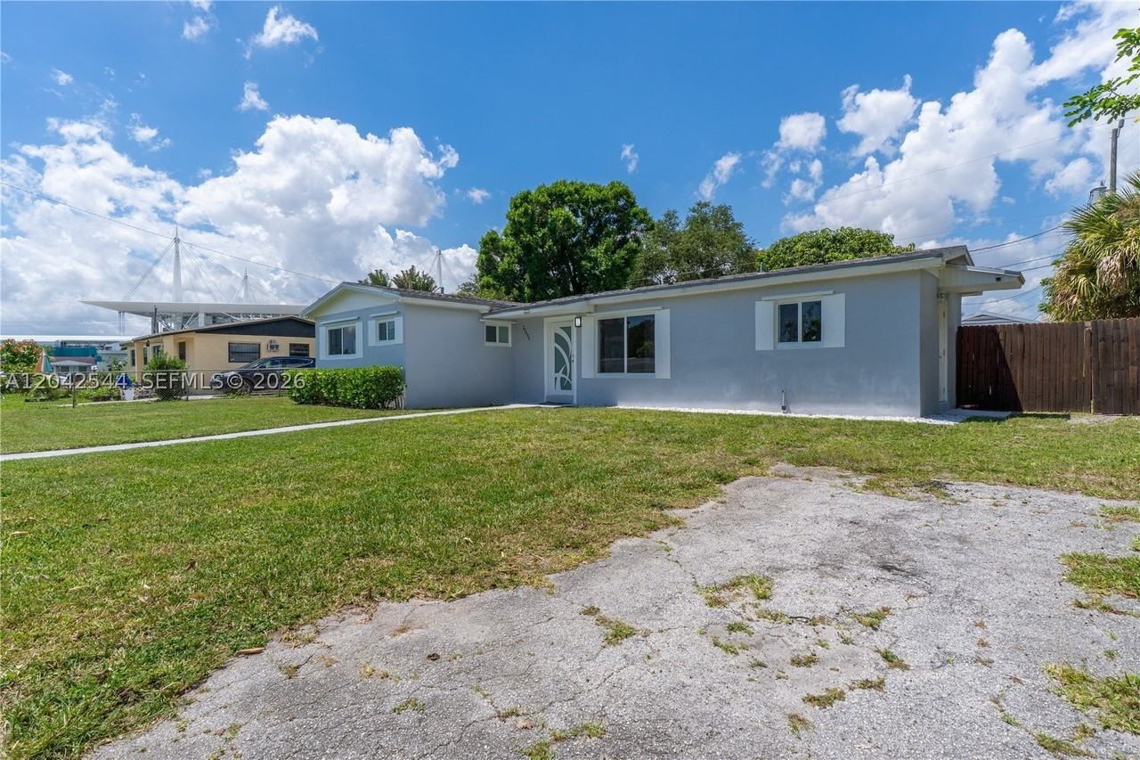 20440 Nw 20th Ct #0 - Photo 5 of 38