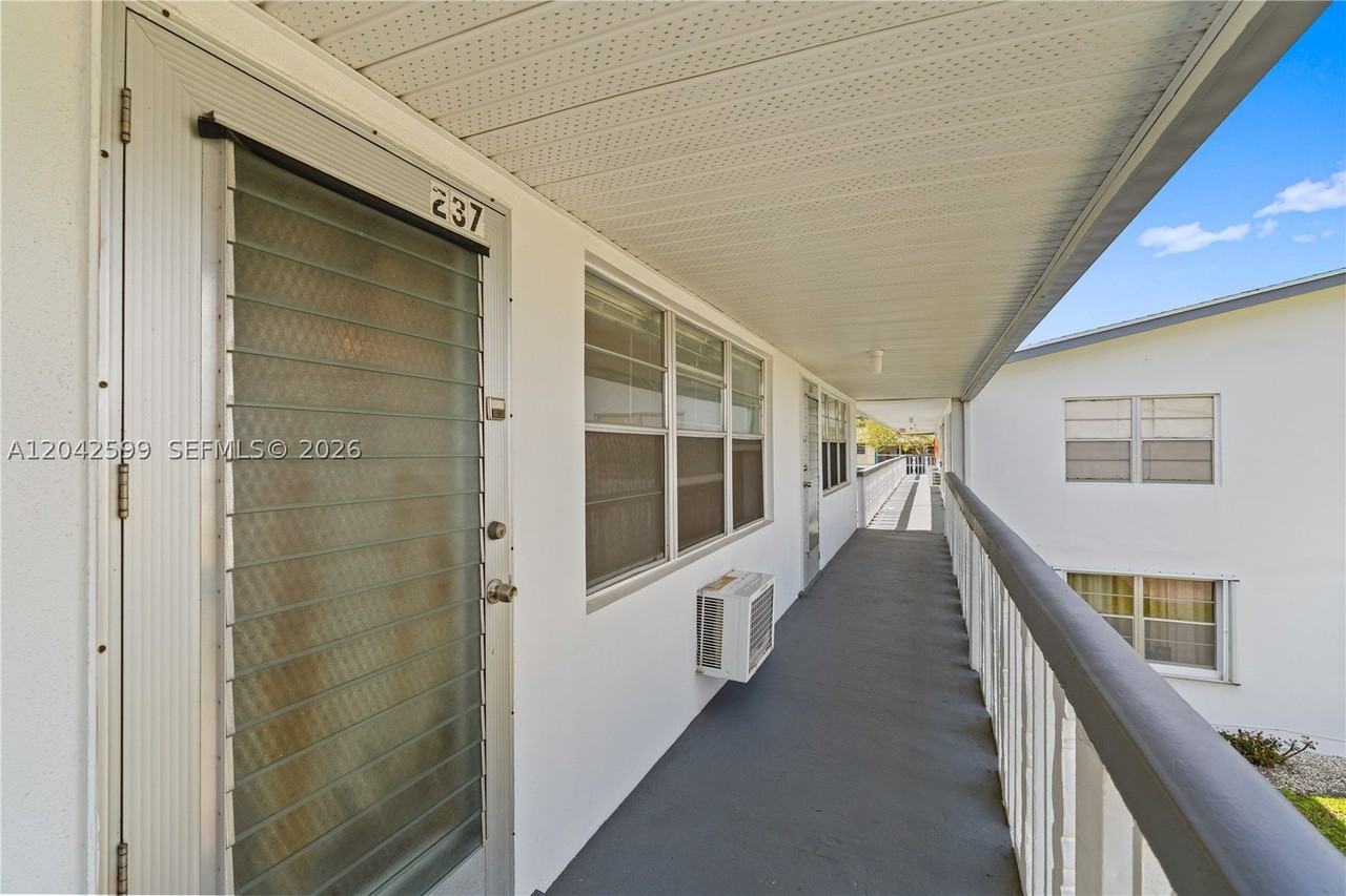 237 Camden J #237 - Photo 7 of 40