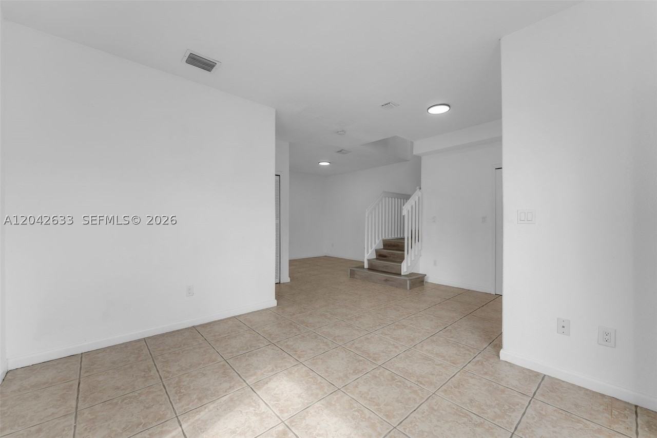 2712 Se 15th Pl #148 - Photo 4 of 49