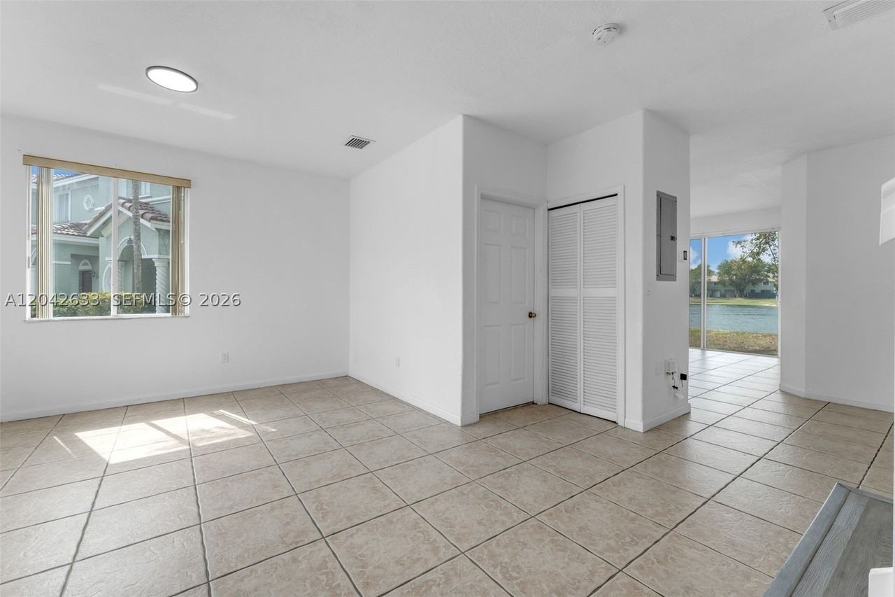 2712 Se 15th Pl #148 - Photo 5 of 49