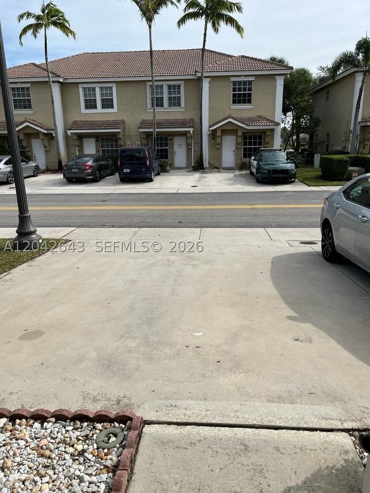726 Sw 122nd Ave #726 - Photo 4 of 18