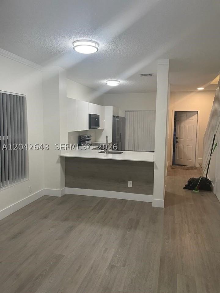 726 Sw 122nd Ave #726 - Photo 5 of 18