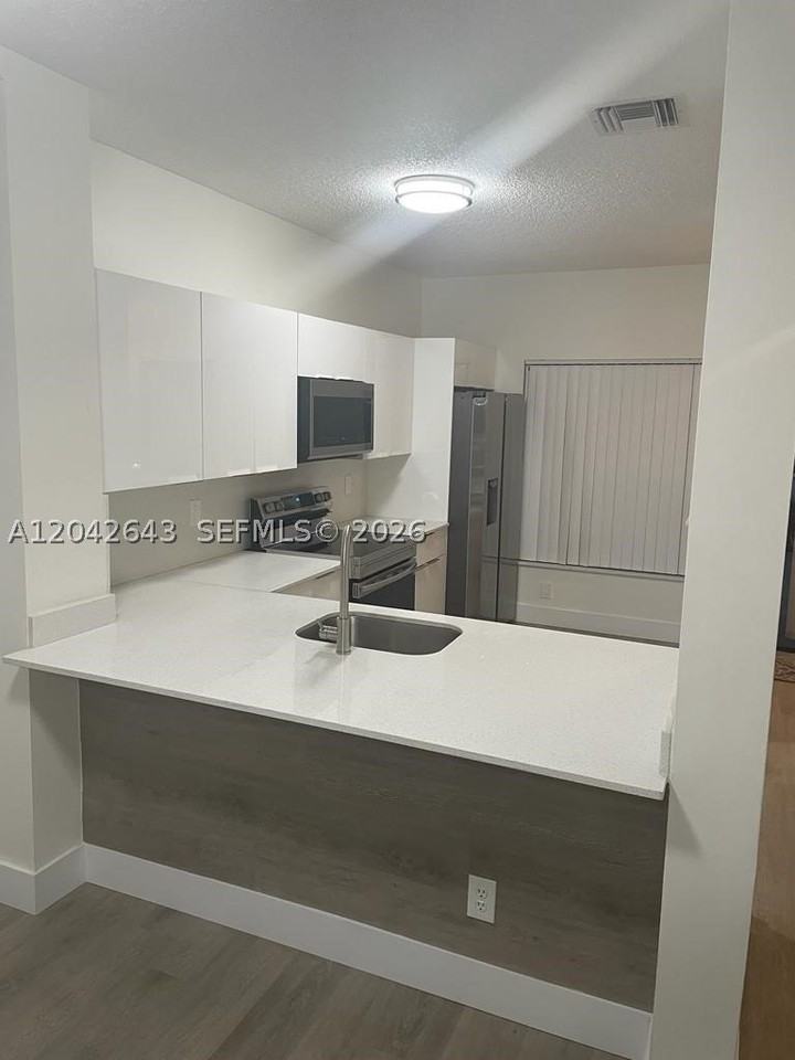 726 Sw 122nd Ave #726 - Photo 6 of 18