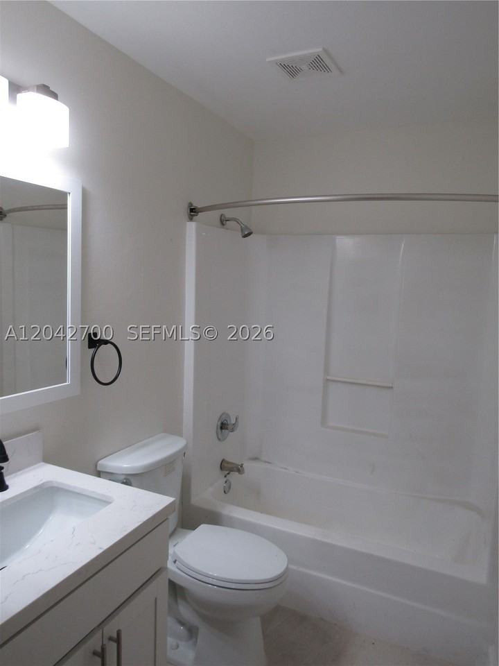 4525 28th St Sw #4525 - Photo 4 of 10