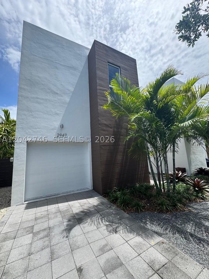 2947 Sw 27th Ter #0 - Photo 2 of 19