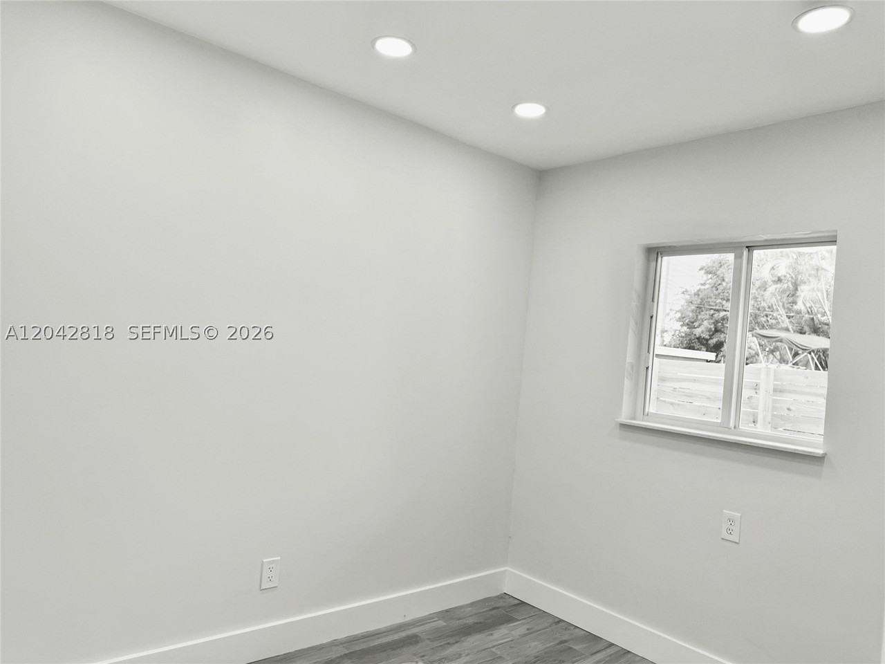 1954 Thomas St #0 - Photo 3 of 23