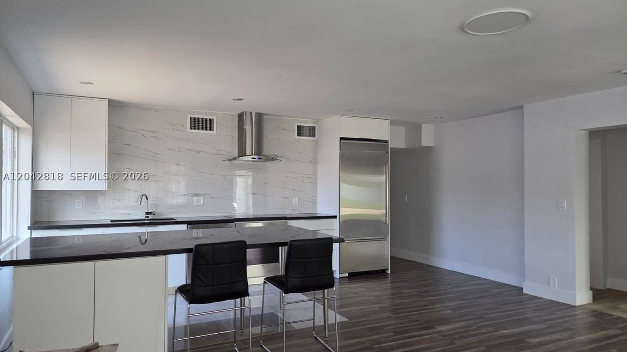 1954 Thomas St #0 - Photo 6 of 23
