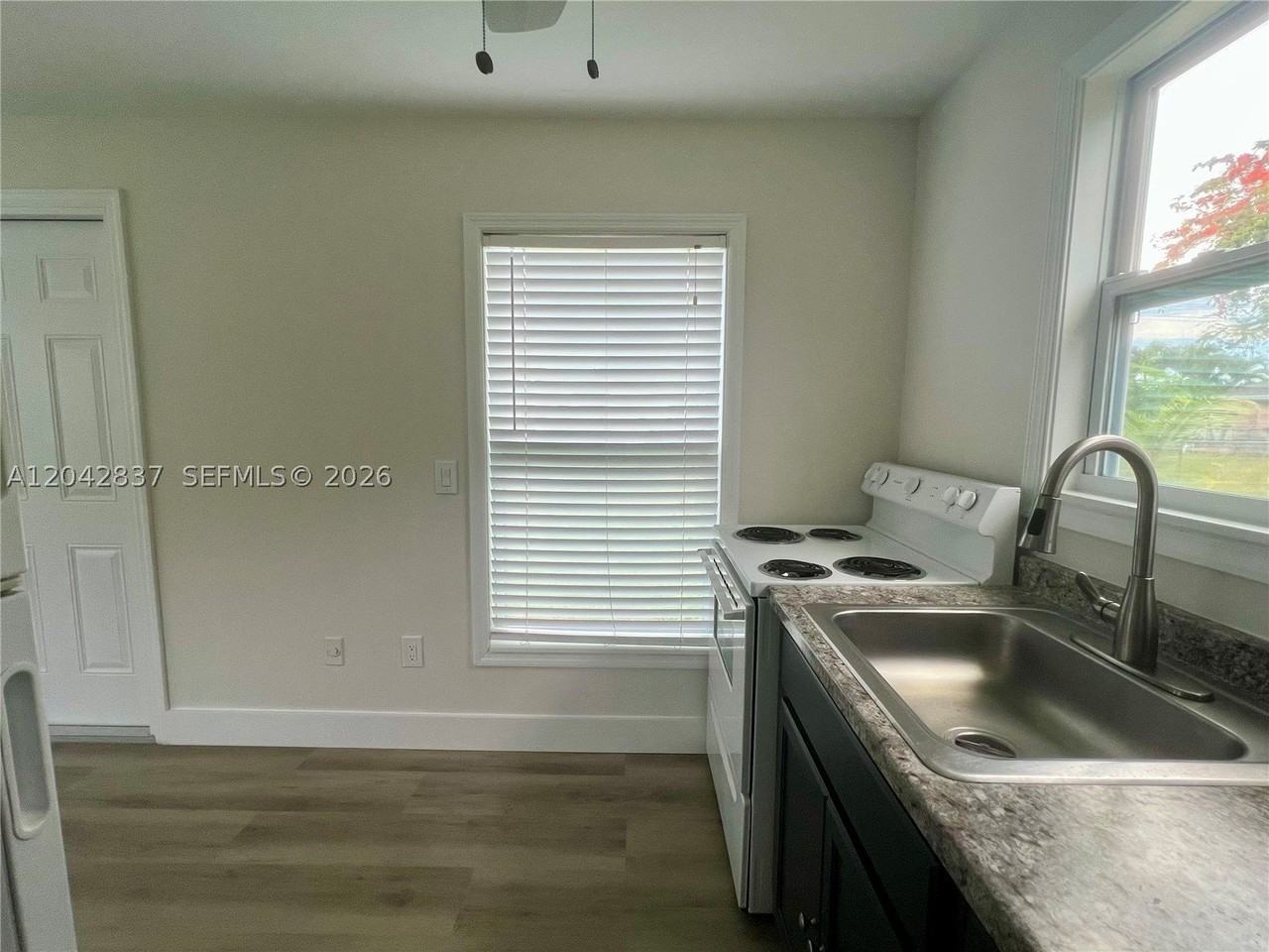 161 Nw 6th St #2 - Photo 6 of 11