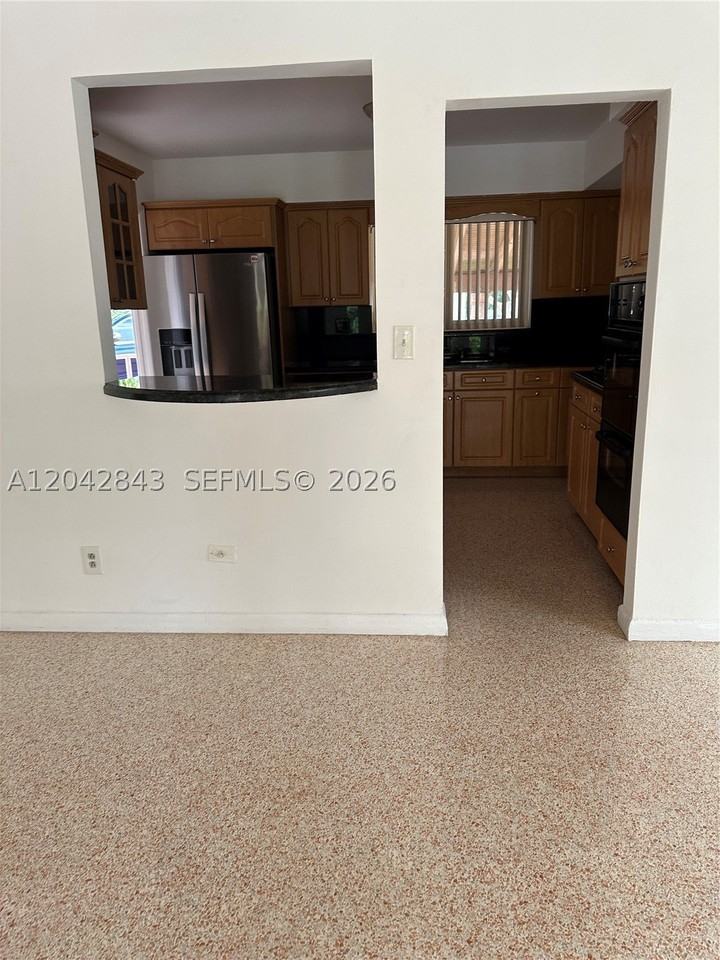 7931 Sw 13th Ter #7931 - Photo 2 of 8