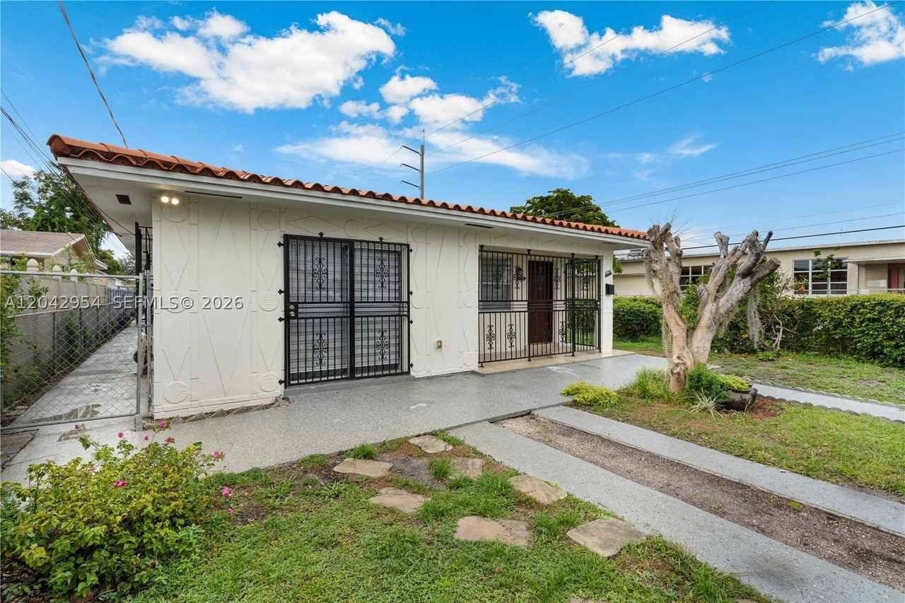 4296 Nw 2nd Ter #4296 - Photo 4 of 23