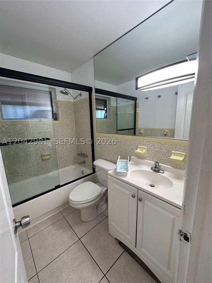 980 Sw 10th St #980 - Photo 4 of 6