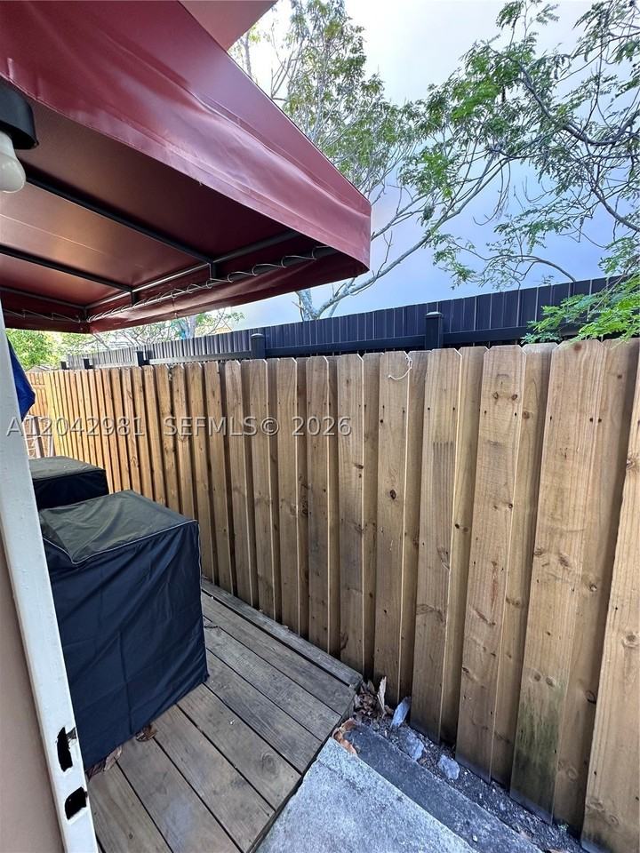 980 Sw 10th St #980 - Photo 6 of 6