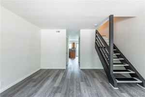 featured image of 3017 Pembroke Ln #14