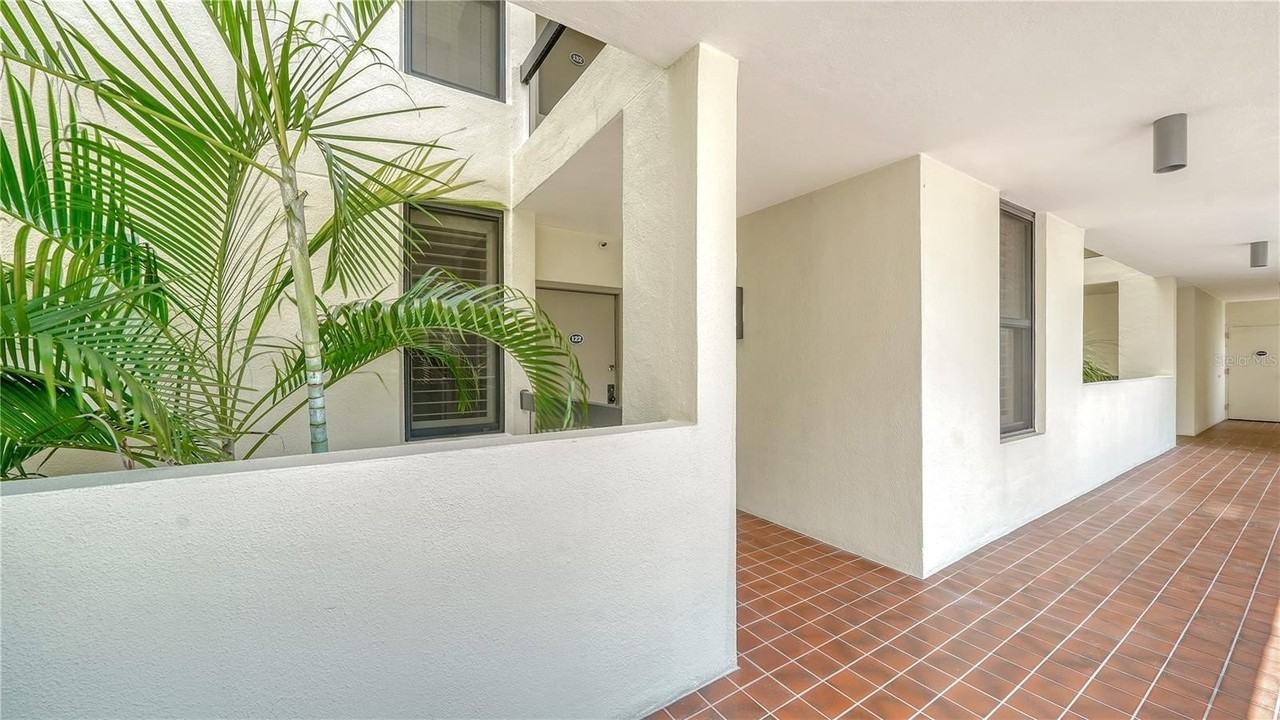 1930 Harbourside Dr #122 - Photo 3 of 26