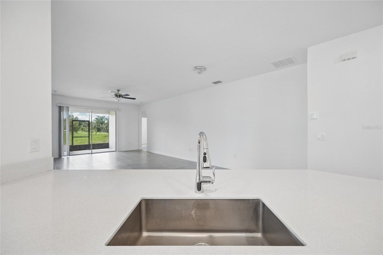 363 Loch Ct - Photo 4 of 13